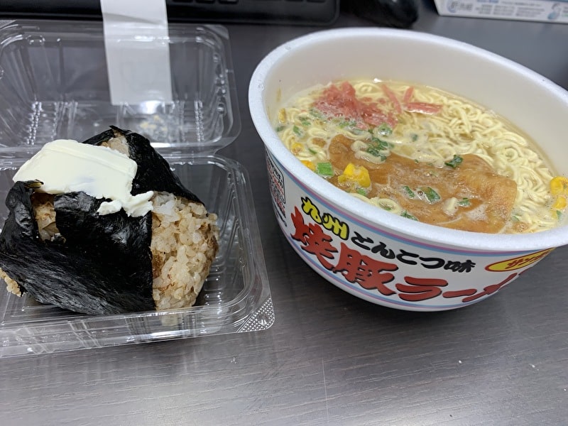 【おむすび ごっつ食べなはれ】中目黒　カップ麺と食べる