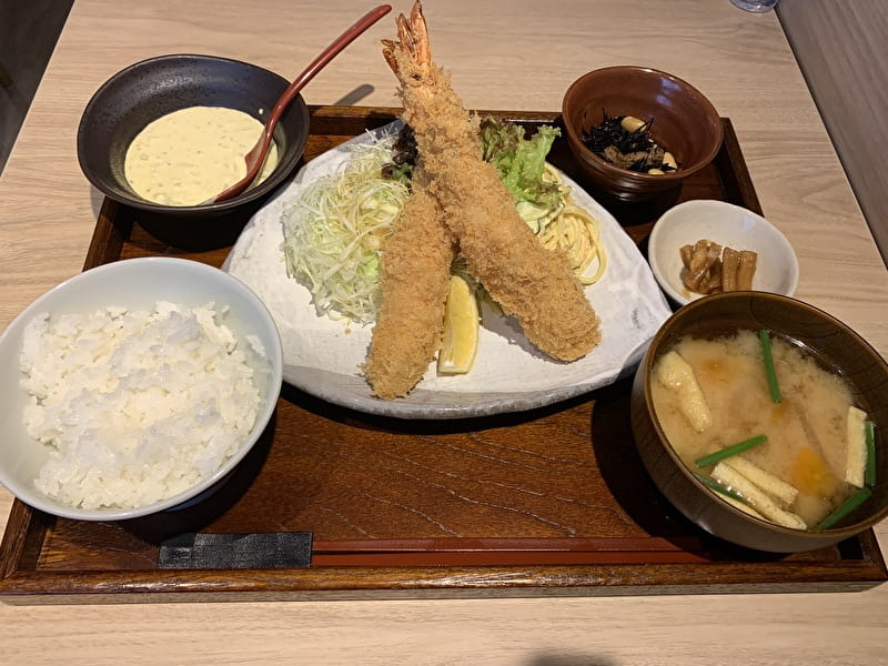 食べ処 燦々三かみ 中目黒 エビフライ定食