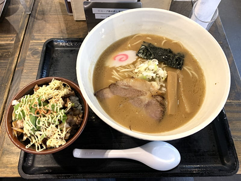 三ツ矢堂製麺 中目黒 豚骨魚介ラーメン チャーシューねぎマヨご飯