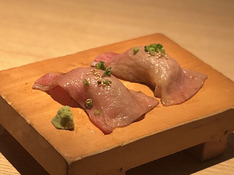 東京苑 祐天寺 肉寿司 あぶり牛とろ握り