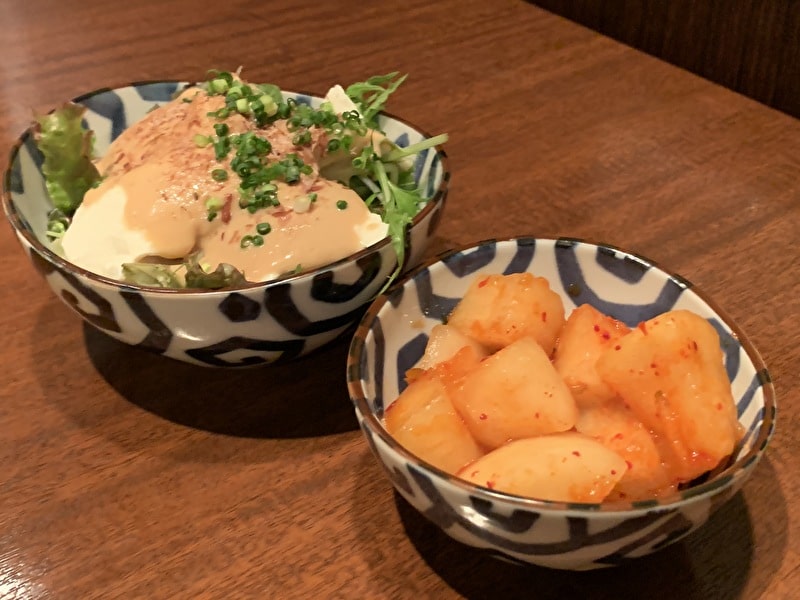 びーふてい 中目黒 焼肉 豆腐サラダとカクテキ