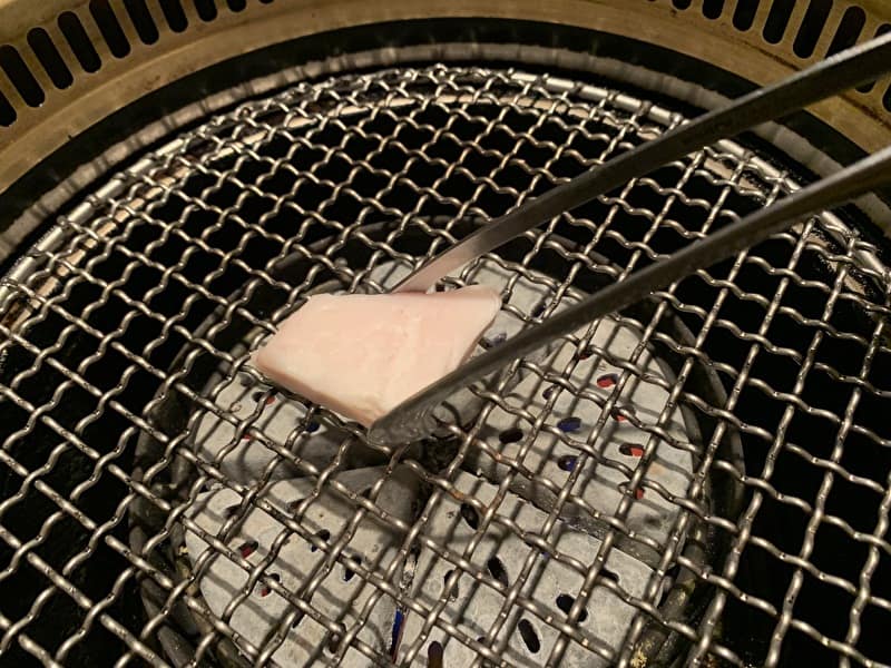 びーふてい 中目黒 焼肉 油ひく