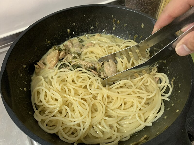 コロッセオ2 中目黒 お惣菜 パスタ作る