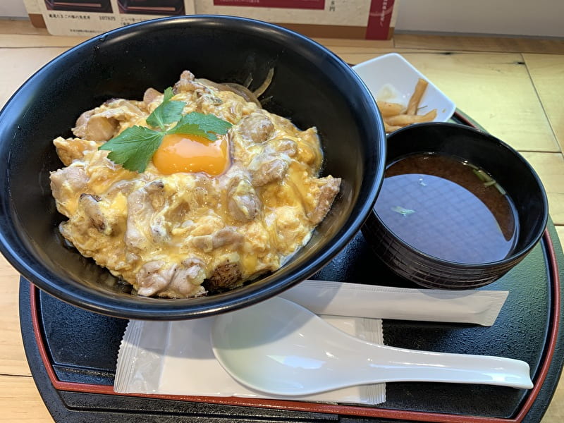 親子丼ごっつ食べなはれ 中目黒 厳選たまごと軍鶏の親子丼